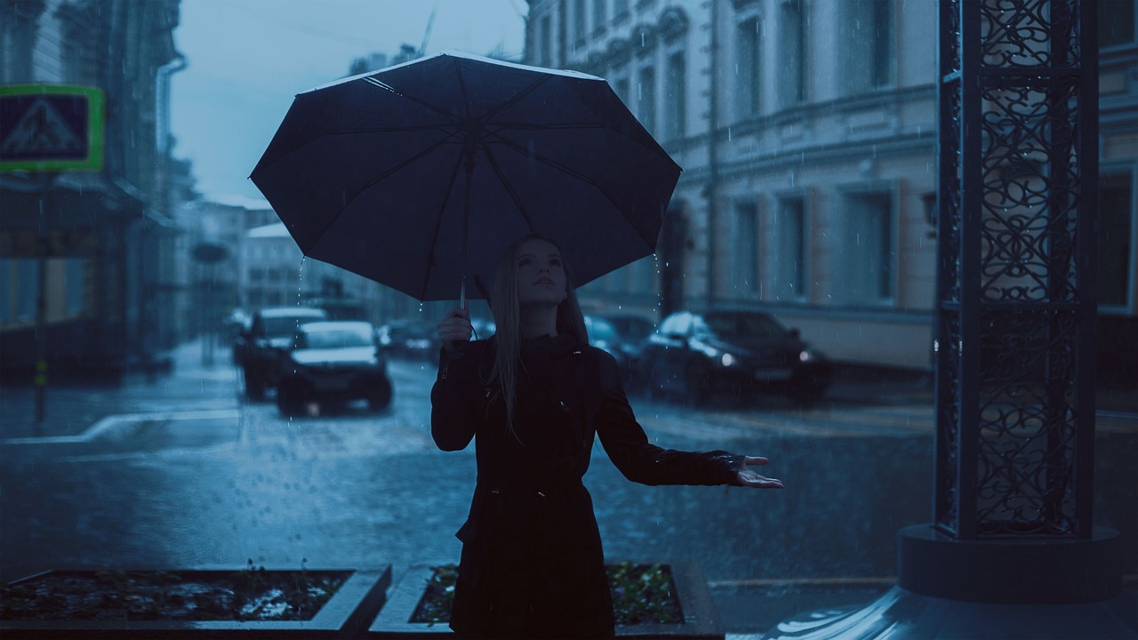 打着雨伞的影视剧，情感、戏剧与视觉的盛宴